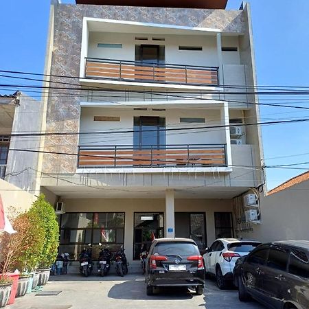 Phoenix Guest House Surabaya Dış mekan fotoğraf