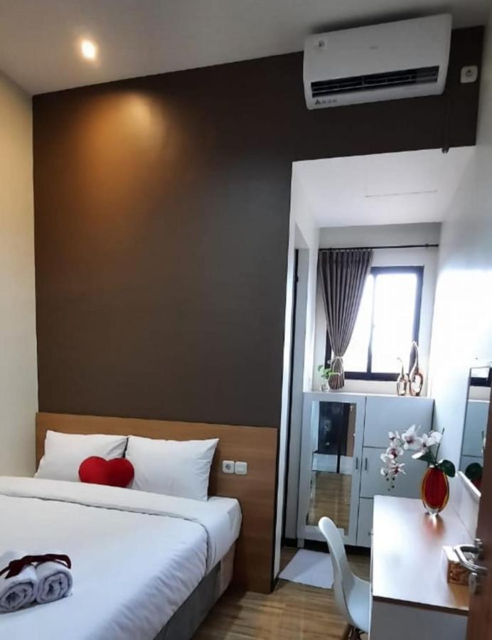 Phoenix Guest House Surabaya Dış mekan fotoğraf