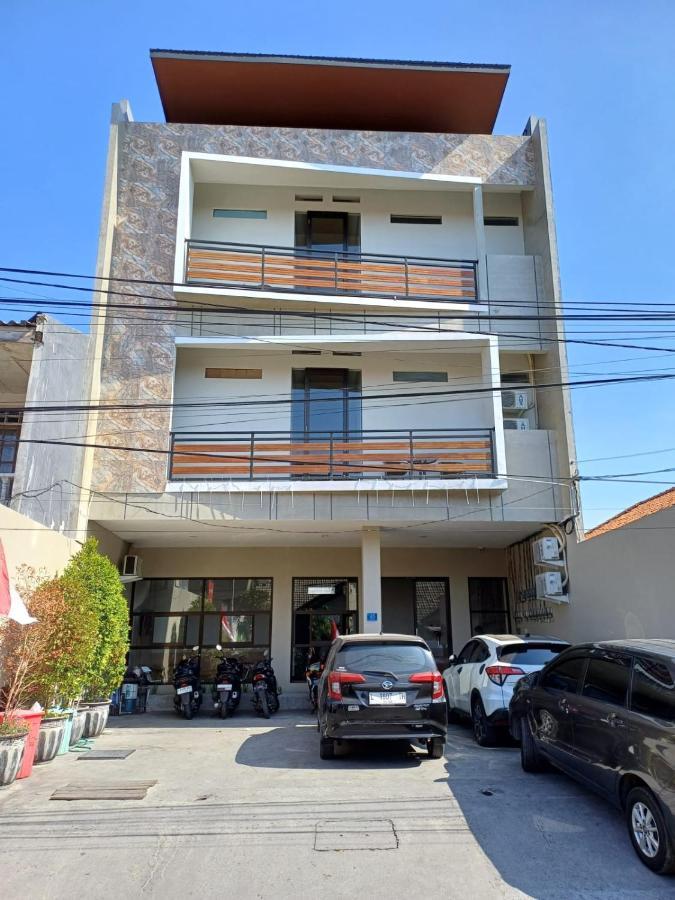 Phoenix Guest House Surabaya Dış mekan fotoğraf