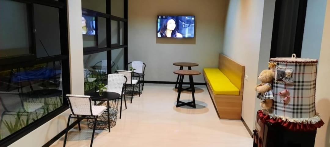 Phoenix Guest House Surabaya Dış mekan fotoğraf