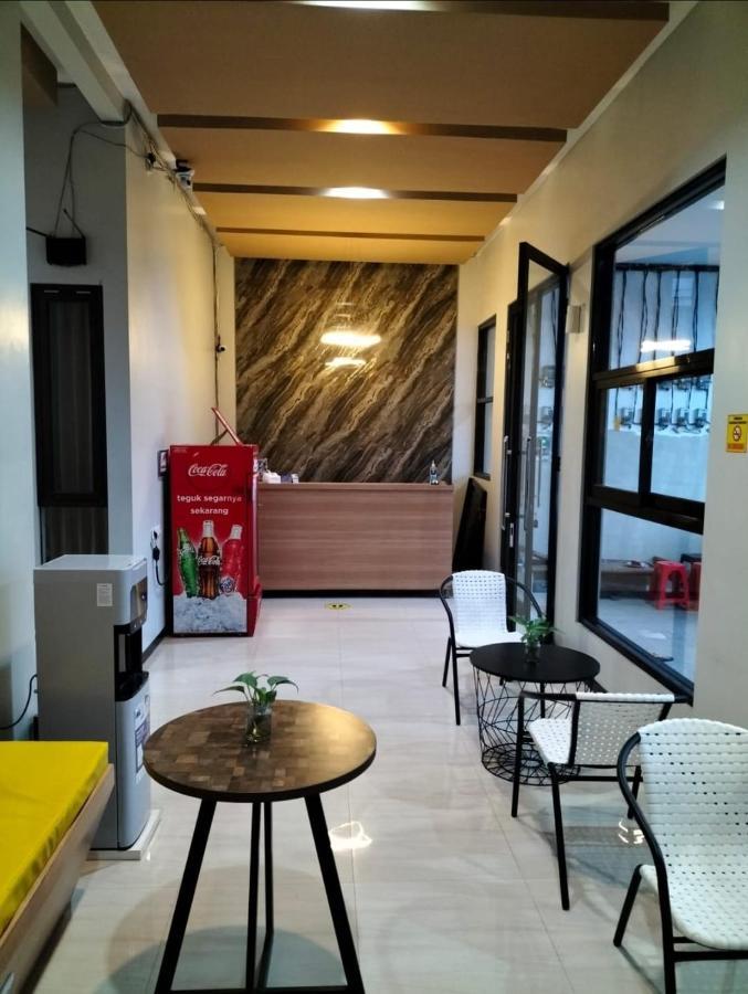 Phoenix Guest House Surabaya Dış mekan fotoğraf